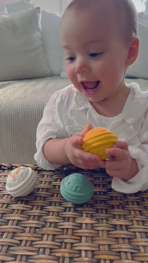 3 musical balls